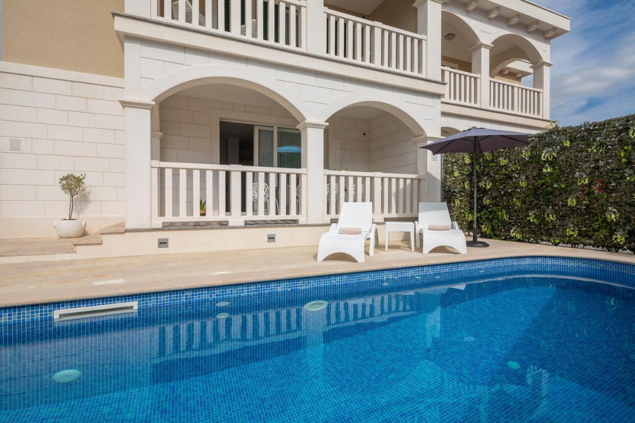 Villa Authentica With Heated Pool Grebaštica Extérieur photo